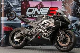 Verstappen was in control of the title race until turn 9 at silverstone when he was sent careering into the wall at. Butuh Inspirasi Modif Yamaha R25 Atau R15 Pakai Aja Konsep R6 Ini Gridoto Com