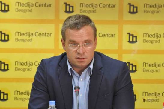 POZNATI BEOGRADSKI ADVOKAT I AKTIVISTA ČEDOMIR STOJKOVIĆ: Objasnio zašto je razgovarao sa grupom koja je uzvikivala 'Srebrenica nije genocid' | Slobodna Bosna