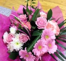 The flowers are usually yellow. Pams Florist Corby Flower Delivery Corby Order Online Or Call