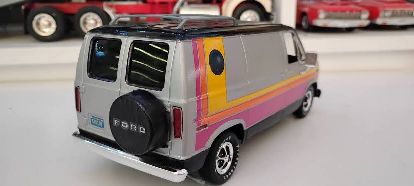 AMT 1977 Ford Econoline Crusin' van