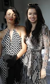 Ada Raline Di Front Row New York Fashion Week Okezone Lifestyle Vibrant a vibrant fashion style is reserved for the lady who wants to say hey, look at me, world! this energetic and intense fashion style typically features garments with wild patterns and exaggerated embroidery as well as asymmetrical designs and tons of colors.