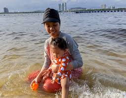 The official facebook page of dr chee soon juan (徐顺全). Ge2020 A Millennial Mom First Time Voter On The Singapore Elections