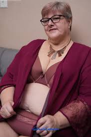 sensual sammie on X: Thank you to all my customers who made 2023 very  successful. As I add up all my 1099s for tax time, Im still amazed that  yall are still