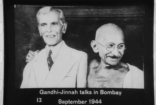 File:Jinnah and Gandhi Bombay 1944.jpg - Wikimedia Commons