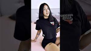 LA PILLO EN EL PARQUE - Valeria Valois - YouTube