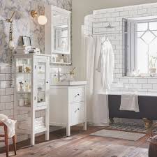 Elegantes Badezimmer In Weiss Gold Spiegelschrank Hemnes Bad Einrichten
