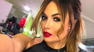 Sara uribe cadavid (born november 28, 1990) is a colombian model and tv host. Sara Uribe Se Despacho Contra Los Criticos De La Fiesta De Su Hijo Kienyke