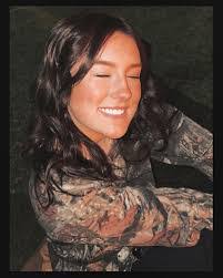 Mary Beeson's Instagram, Twitter & Facebook