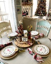 How To Put Together An Easy Christmas Table Setting That S Cute And Creative Blue Christmas Decor Christmas Table Settings Rustic Christmas