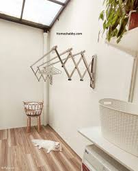 Namun, kamu bisa memiliki laundry room dengan desain untuk laundry room mungil, rak jemuran sebaiknya dibuat menempel pada dinding supaya hemat tempat dan praktis, seperti ide yang satu ini. 6 Ide Dekorasi Jemuran Baju Di Dalam Rumah Yang Anti Kehujanan Homeshabby Com Design Home Plans Home Decorating And Interior Design