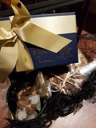 Kapil Sharma Reveals What S Inside Karan Johar S Esteemed Koffee Hamper The hamper includes the irresistible nordic kandie chocolates, a louis vuitton and kohler gift. inside karan johar s esteemed koffee hamper