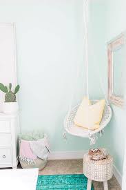 Nenhum Ambiente Da Sua Casa Estara Completo Ate Que Ele Tenha Um Pouco De Voce Nele Mint Bedroom Beautiful Bedrooms Gold Bedroom