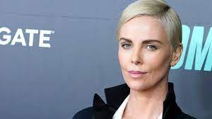 Charlize theron звездные дети новости. Charlize Theron Not Ashamed To Talk About Her Mum Killing Her Dad Bbc News