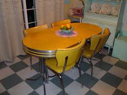 1950 S Kitchen Formica Top Table And Plastic Chairs Our Neighbors Had A Similar Set In Red Top Kitchen Table Modern Retro Kitchen Retro Kitchen Appliances