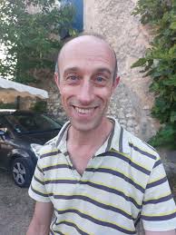 KARIN GALL est au stand PATURE NATURE spécialisé dans l élevage de chevre  angora . Elle propose du mohair sous toutes ses formes : bonnets , gants ,  chaussettes , écharpes ,