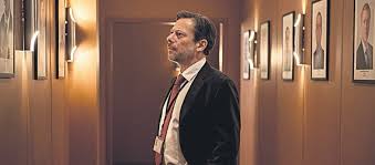 Pour son grand retour, l'équipe de choc, coachée par éric rochant, méritait bien une revue d'effectif. Le Bureau Des Legendes Saison 5 Canal Devoile Un Premier Teaser Intrigant Mce Tv