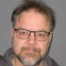 So he thinks he can legally assault an officer and resist arrest how  moronic can you be 🤣