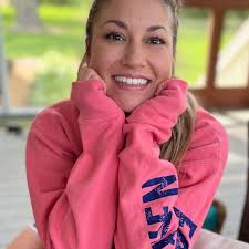 Malinda Hutchinson's Instagram, Twitter & Facebook