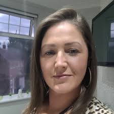 Leah Pearce's Instagram, Twitter & Facebook