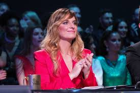 Pour rappel, 10% des femmes en souffrent. Laetitia Milot Son Bonheur Avec Sa Fille Et Son Mari Badri