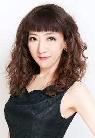 ゲスト 大津佐知子 sachiko ootsu あらゆる垣根を飛び越えたい が信条 音と言葉 歌と芝居 お客様と奏者 大人と子供 国と国 すべてが融合する時間に焦がれ歌い続ける異色の経歴のソプラノ 東京女子大学にて日本文学を専攻し 卒論は世阿弥の舞台論 卒業後は