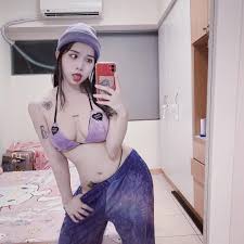 日系暗黑萌妹子「桃桃」性感又可愛！大膽秀「渾圓美乳＋白嫩蜜桃」！-小濕妹圖