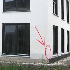 Eine etwas aufwendigere aktion ist unter umständen das verputzen von wänden im haus oder von außenfassaden im rahmen einer sanierung. Hauswand Mit Auto Gestreift Wie Teuer Wird Das Verputzen Auto Und Motorrad Haus Versicherung