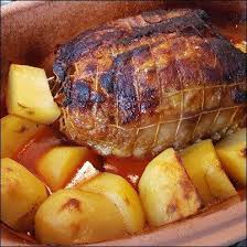 Rollbraten Im Romertopf Mit Kartoffeln Garen Schonend Und Ohne Fett Rollbraten Rezept Putenrollbraten Rollbraten