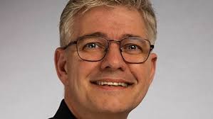 Emil overtager værkstedet i Almstok