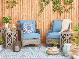 Two Ways To Style A Patio Which Works For You Patio Furnishings Furniture Decor