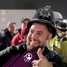 Der Himmel weint aber die Gesichter strahlen denn wir haben 21 neue  Gesellen, die Innung sagt HERZLICHEN GLÜCKWUNSCH wir freuen uns mit Euch  !!! Die Glücklichen sind: Noah Gordon Haselmeier, Gabriel Kraus,