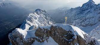 ˈtsuːkʃpɪtsə) at 2,962 m (9,718 ft) above sea level, is the highest peak of the wetterstein mountains as well as the highest mountain in germany. Gutscheine Fur Zugspitze Garmisch Classic Und Den Wank