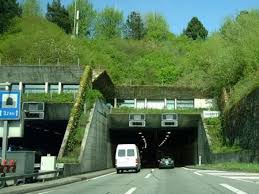 In 1990 63,000 cars/day used this tunnel; Bildstrecke Der Gubristtunnel Eine Chronologie