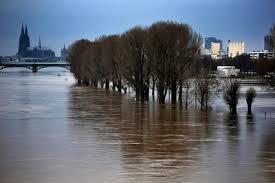 Köln mit seinen denkmälern, viel geschichte und grünen flecken von der kölnerin loreen. Hochster Stand In Koln Seit 2011 Starkes Hochwasser Im Januar Wetternews Wetteronline