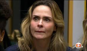 Fernanda Paes Leme em momento de surpresa durante o BBB 24, reality show da Globo.