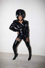 Boomerang is a 1992 american romantic comedy film directed by reginald hudlin. Kelly Rowland S Halloween Costume Inspired By Grace Jones S Character In Boomerang Vogue