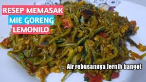 Tiriskan mie setengah matang tadi, setelah semua air terbuang, siram dengan air es agar mie lebih kenyal; Resep Mie Goreng Lemonilo Air Rebusannya Jernih Banget Youtube
