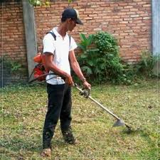 Kamu bisa berkeliling taman menggunakan mesin ini tanpa merasa khawatir tentang kesehatan punggung. Service Mesin Potong Rumput Forestra Mandari