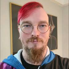 Três nerds e um supercomputador com 1.8 PFLOPs.