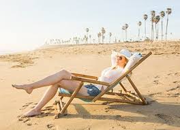 The air wedge is perfect for reading, tanning, napping or lounging and is a must have for anyone going to the beach or park. Amazon Beach Chair Reviews Purewow