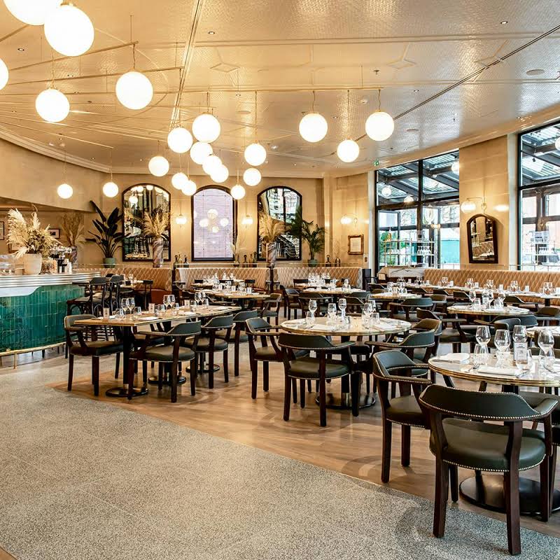 Ontbijt bij Brasserie Rosalie en een 1-daags ticket voor 2 parken voor Disneyland Paris