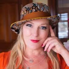 Katherine Lynch (@katherinelyncho)