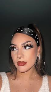 👑 I prefer diamonds but you can’t go wrong with pearls 👑💋💄 inspo.  @evyxo_ 🤍 #misshollywood #makeup #artist #motd #pearls #mua #maquillaje  #beauty #fyp