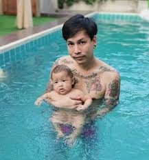 ชมพู่ ก่อนบ่าย ควงสามี เคลียร์ดราม่า โดนแซะลูกหน้าแก่แต่เด็ก ให้อภัยปล่อยวาง. à¹€à¸ž à¸­à¸„à¸£à¸­à¸šà¸„à¸£ à¸§ à¸ªà¸²à¸¡ à¸Šà¸¡à¸ž à¸ à¸­à¸™à¸š à¸²à¸¢à¸¯ à¸™à¸³à¹€à¸‡ à¸™ 1 à¸¥ à¸²à¸™ à¸¡à¸²à¹ƒà¸« à¸¥ à¸à¸Šà¸²à¸¢