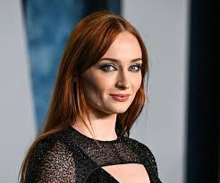 Sophie Turner officialise son couple avec Peregrine Pearson, un bel  aristocrate