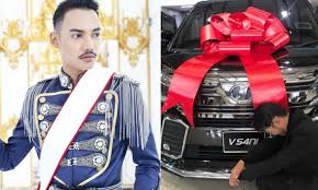 Biarpun masih baru dalam industri tapi dengan rezeki yang dilimpahkan, aiman tino telah berjaya membida nombor plat kereta a1m yang dikeluarkan oleh yayasan artis 1 malaysia (ya1m). Video Hael Husaini Terduduk Di Atas Lantai Terkejut Dapat Hadiah Kereta Mewah Vellfire