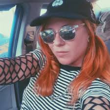 Alexa, spin music 📀 (@thereallexluthr)