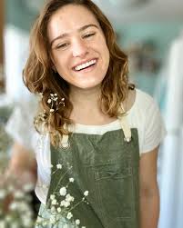 Growing up, I remember eating a lot of snack plates prepared by my mom for  my 3 sisters and me. As an adult, I've carried