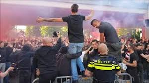 Fc utrecht supporters vak r. Heerlijke Corteo Van Utrecht In De Hekken