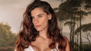 Η χριστίνα μπόμπα διανύει το πιο όμορφο καλοκαίρι της ζωής της, αφού πριν από λίγο καιρό έφερε στον κόσμο τις δίδυμες κορούλες της, καρπούς του έρωτά της με τον σάκη τανιμανίδη. Xristina Mpompa Etsi Einai To Swma Ths E3i Ebdomades Meta Th Gennhsh Twn Didymwn In Gr